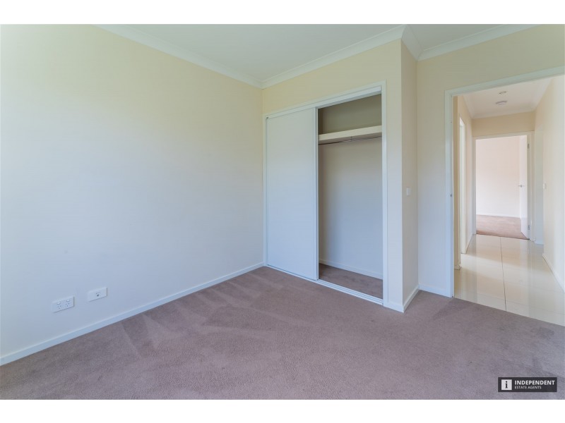 11 Beechtree Way, Cranbourne North VIC 3977