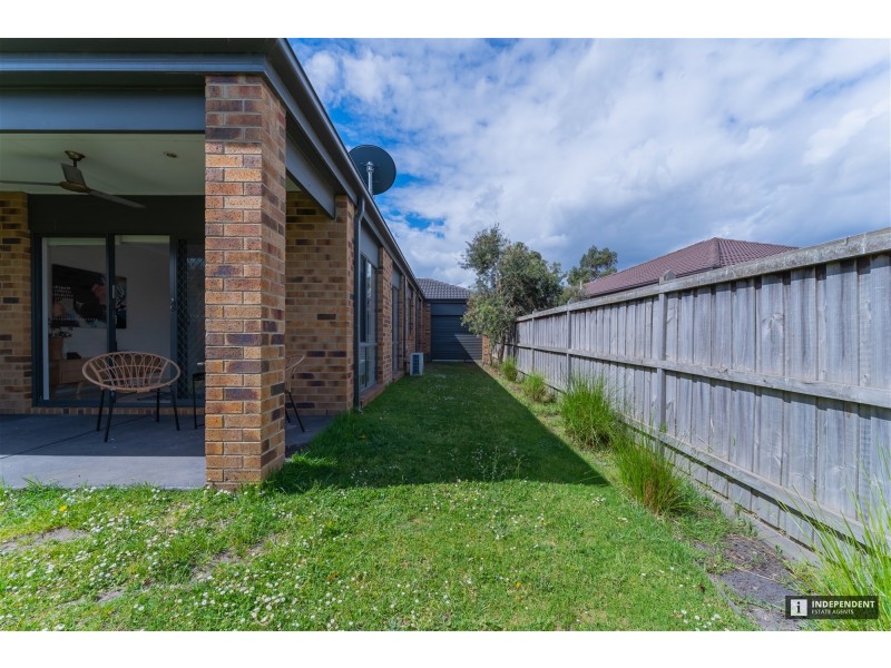 11 Beechtree Way, Cranbourne North VIC 3977