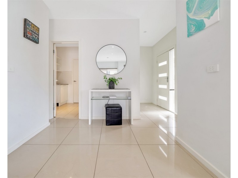 1A Redgdon Av, Frankston VIC 3199