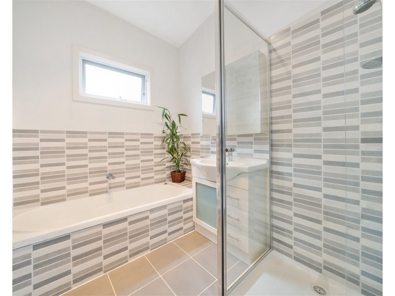 1A Redgdon Av, Frankston VIC 3199