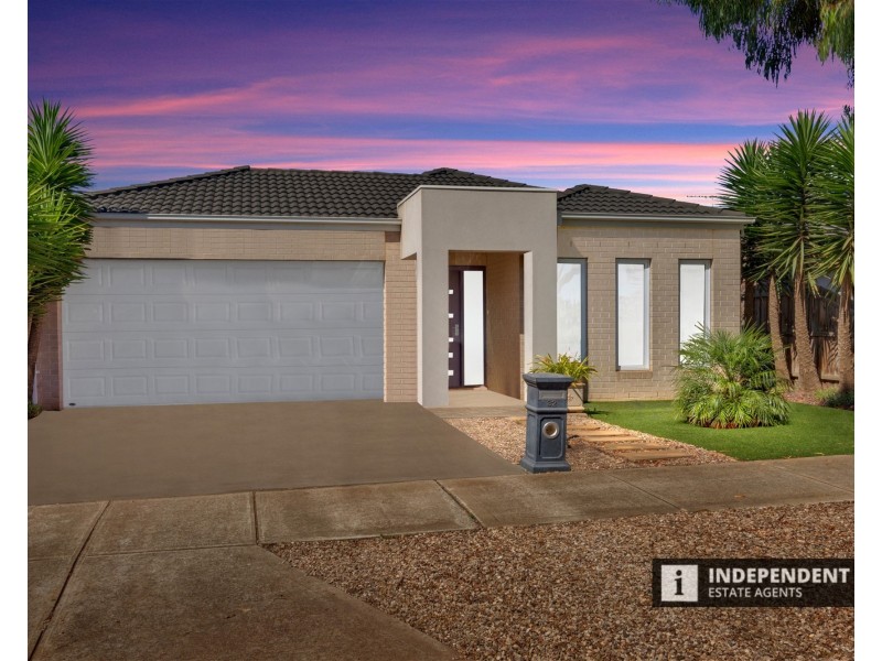32 Turf club Boulevard, Melton South VIC 3338