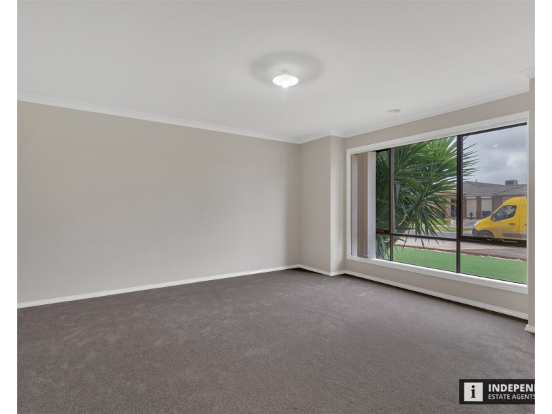 8 Barley grass Crescent, Brookfield VIC 3338