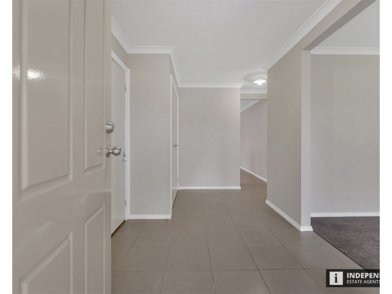 8 Barley grass Crescent, Brookfield VIC 3338