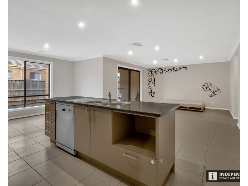 8 Barley grass Crescent, Brookfield VIC 3338