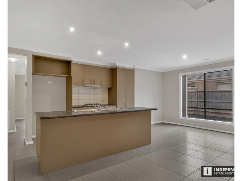 8 Barley grass Crescent, Brookfield VIC 3338