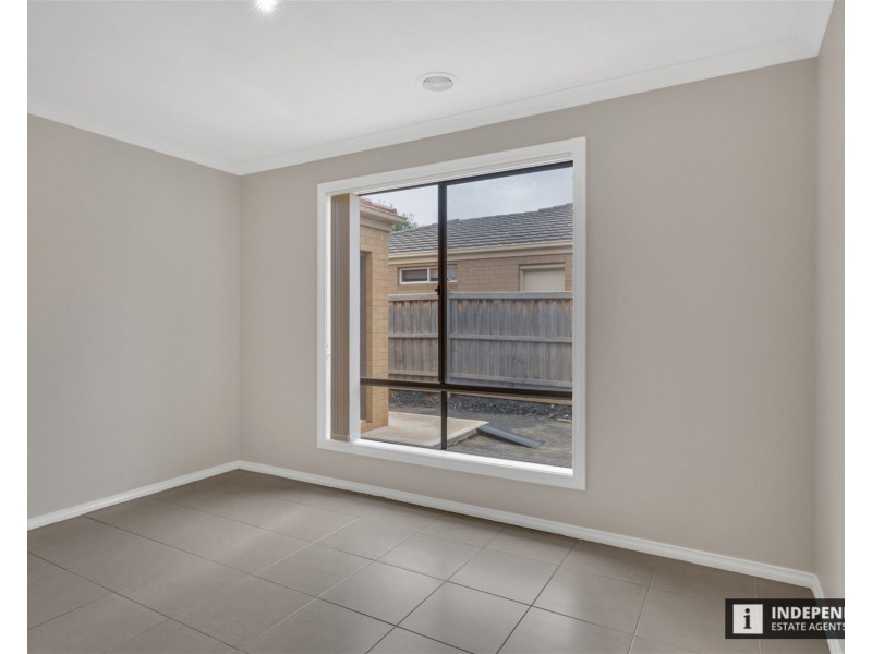 8 Barley grass Crescent, Brookfield VIC 3338