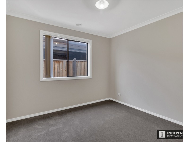 8 Barley grass Crescent, Brookfield VIC 3338