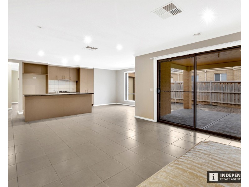 8 Barley grass Crescent, Brookfield VIC 3338