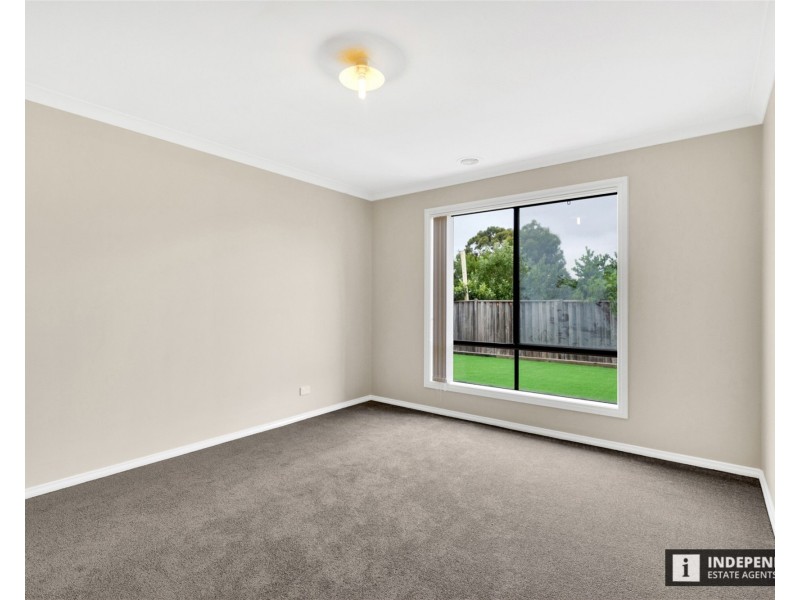 8 Barley grass Crescent, Brookfield VIC 3338