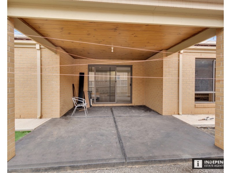 8 Barley grass Crescent, Brookfield VIC 3338