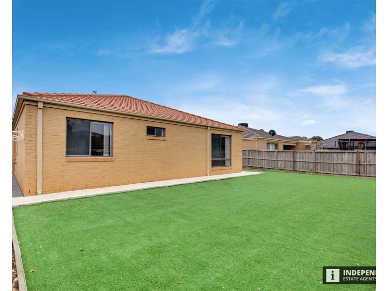 8 Barley grass Crescent, Brookfield VIC 3338