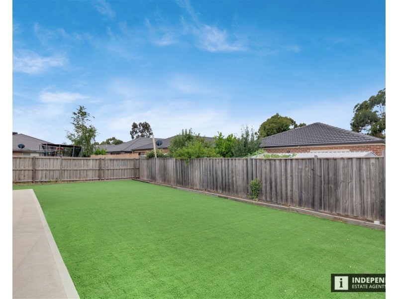 8 Barley grass Crescent, Brookfield VIC 3338