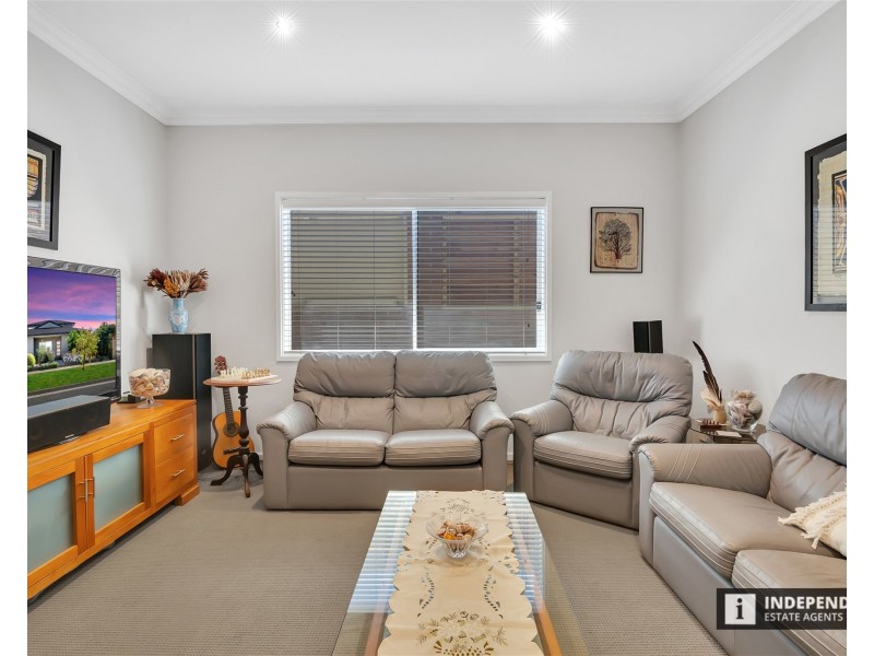 24 McDonald Street, Melton South VIC 3338