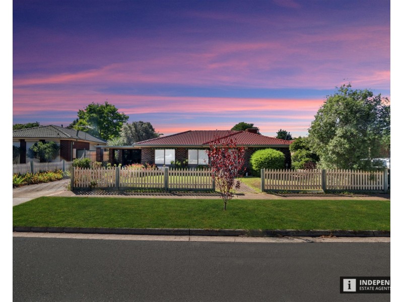 35  Connel Drive, Melton South VIC 3338
