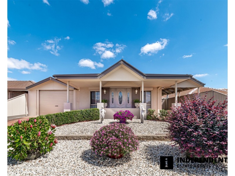 16 Mollisons Hill, Hampton Park VIC 3976