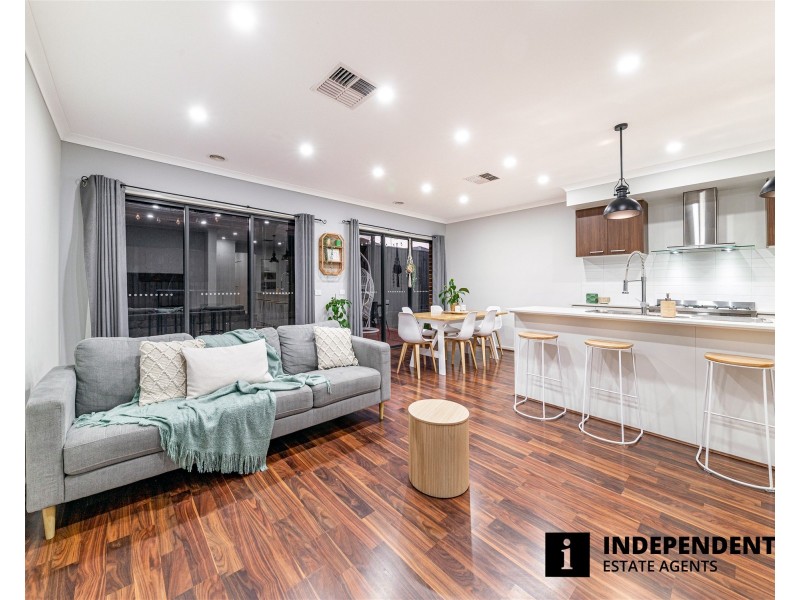 30 Lancelot Avenue, Clyde VIC 3978