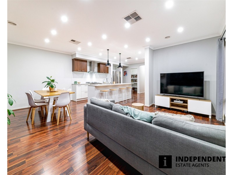 30 Lancelot Avenue, Clyde VIC 3978