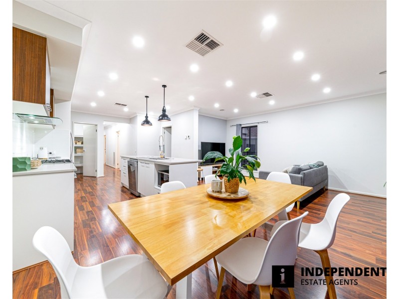 30 Lancelot Avenue, Clyde VIC 3978