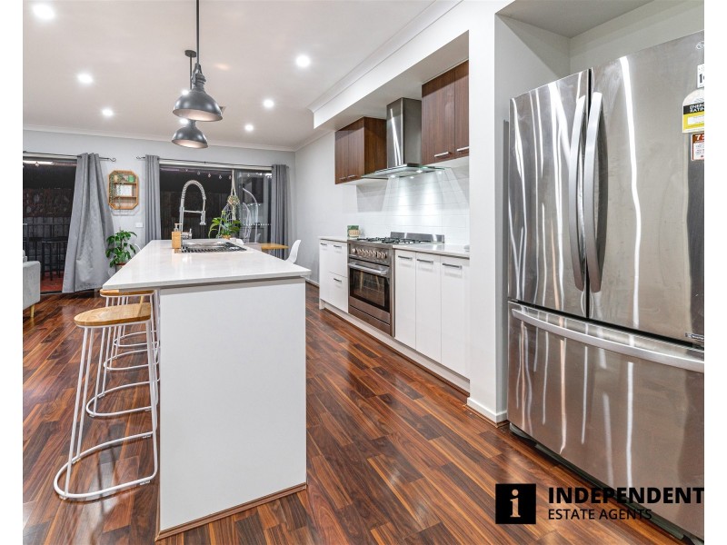 30 Lancelot Avenue, Clyde VIC 3978