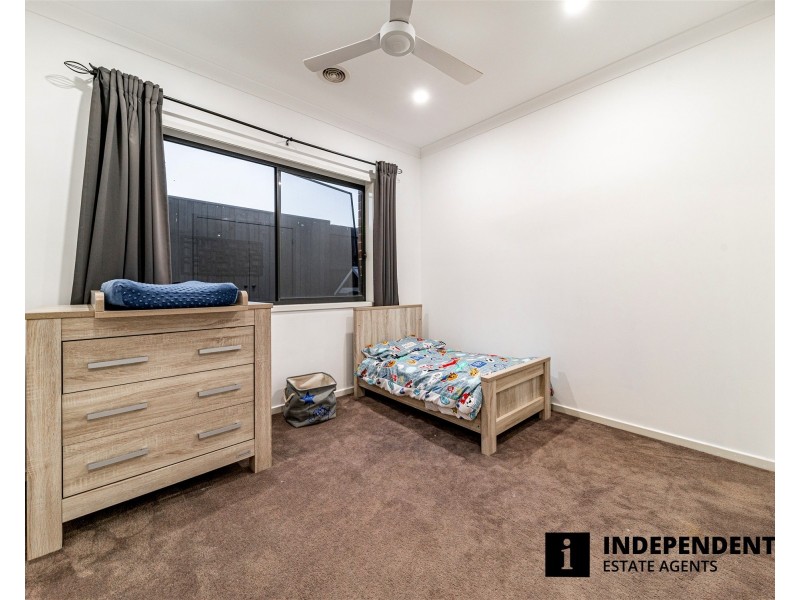 30 Lancelot Avenue, Clyde VIC 3978