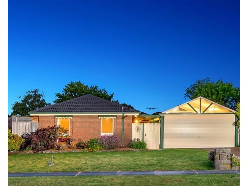 10 Elaine court, Cranbourne VIC 3977