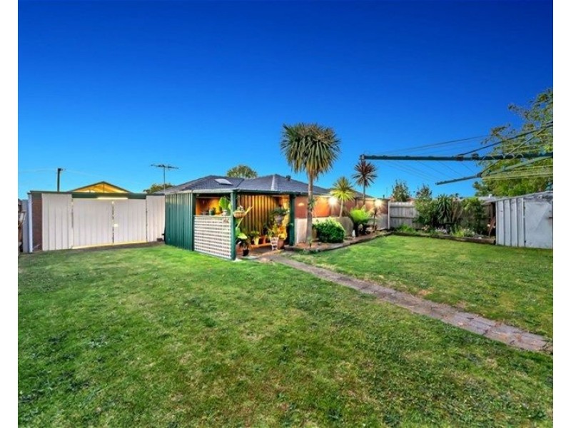 10 Elaine court, Cranbourne VIC 3977