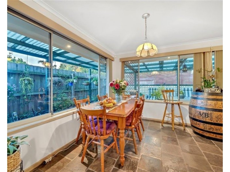 10 Elaine court, Cranbourne VIC 3977