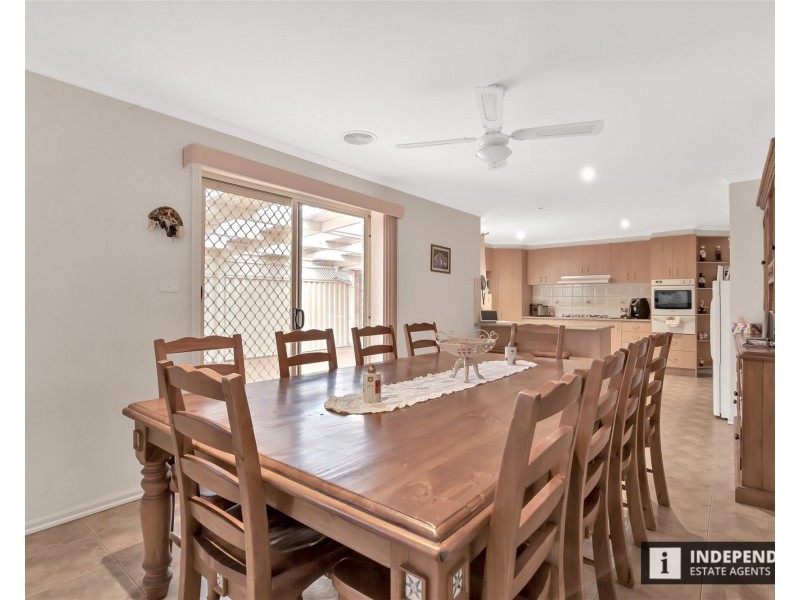 26 Flinders Road, Melton South VIC 3338