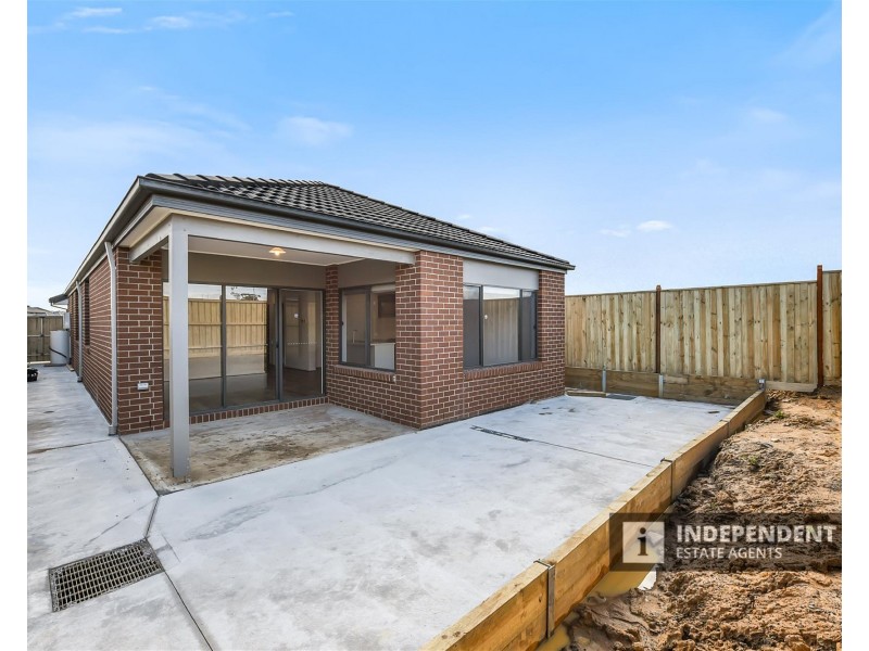 13 Tarnbeck circuit, Clyde North VIC 3978
