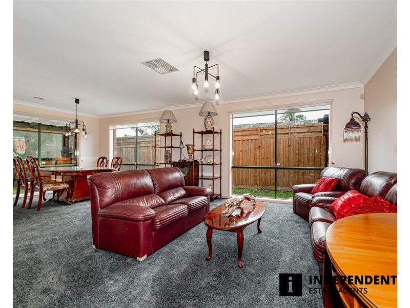 11 Scarborough Avenue, Cranbourne West VIC 3977