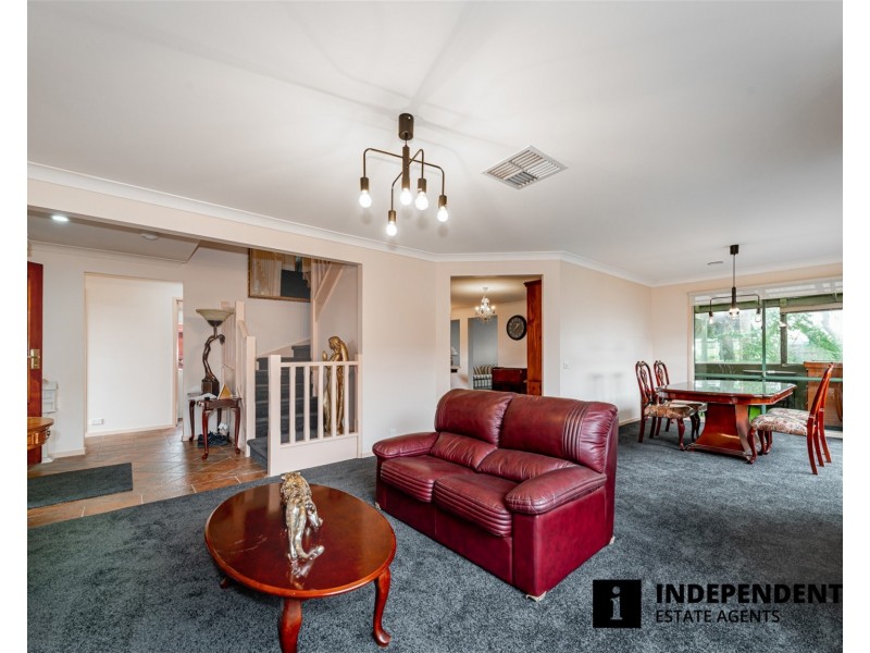 11 Scarborough Avenue, Cranbourne West VIC 3977