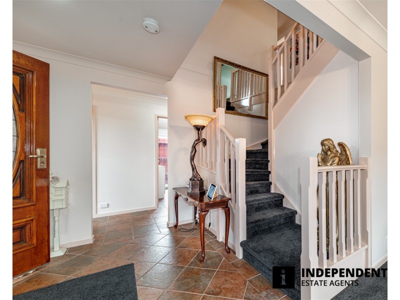 11 Scarborough Avenue, Cranbourne West VIC 3977