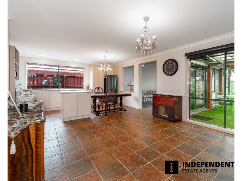 11 Scarborough Avenue, Cranbourne West VIC 3977