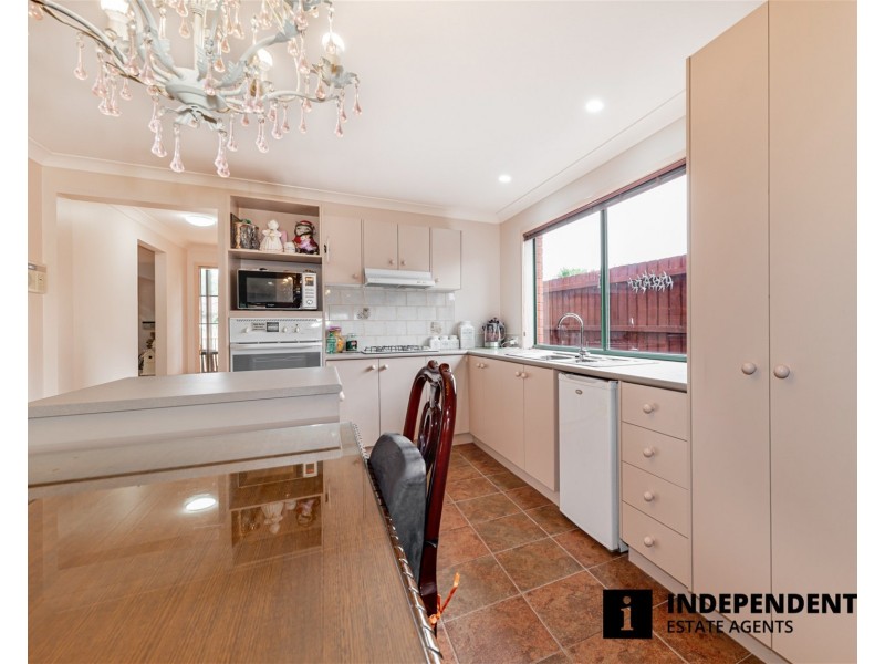 11 Scarborough Avenue, Cranbourne West VIC 3977