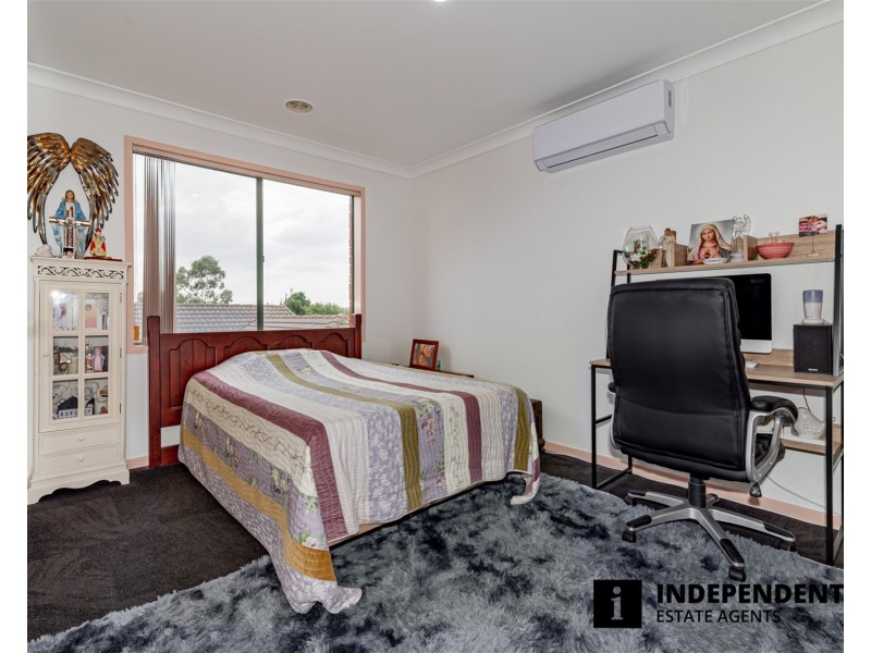 11 Scarborough Avenue, Cranbourne West VIC 3977