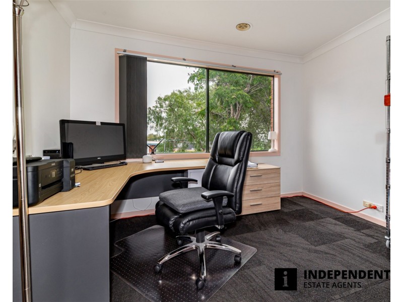 11 Scarborough Avenue, Cranbourne West VIC 3977