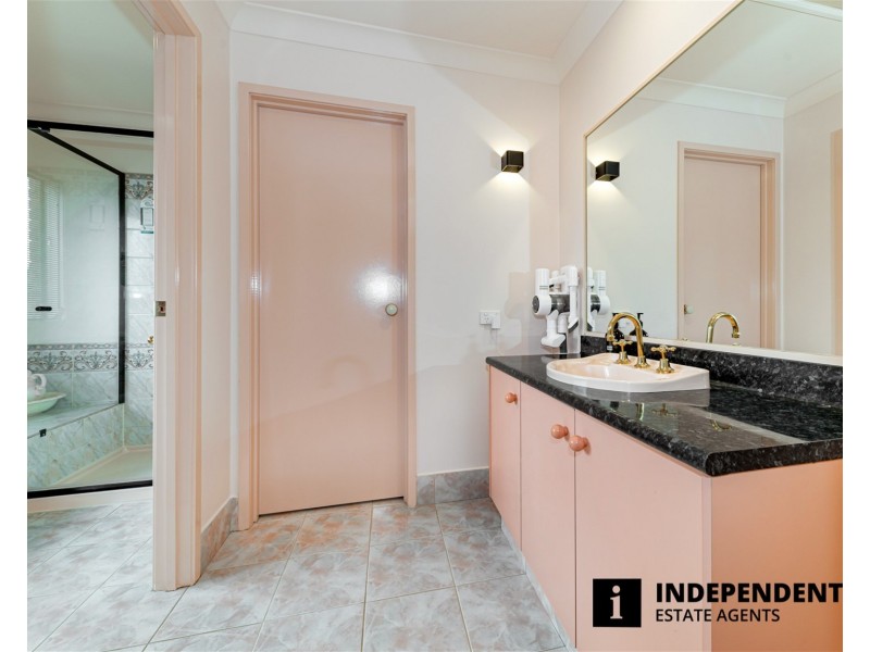 11 Scarborough Avenue, Cranbourne West VIC 3977