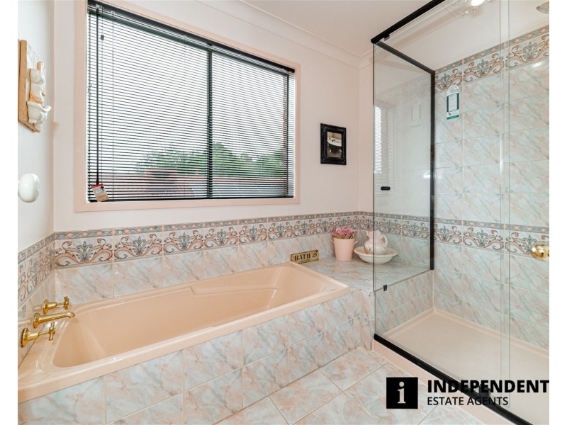 11 Scarborough Avenue, Cranbourne West VIC 3977