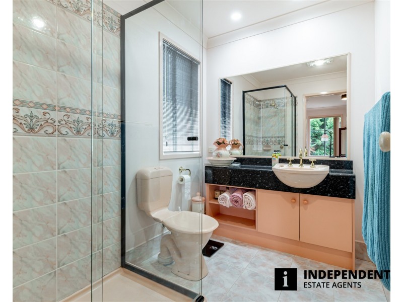 11 Scarborough Avenue, Cranbourne West VIC 3977