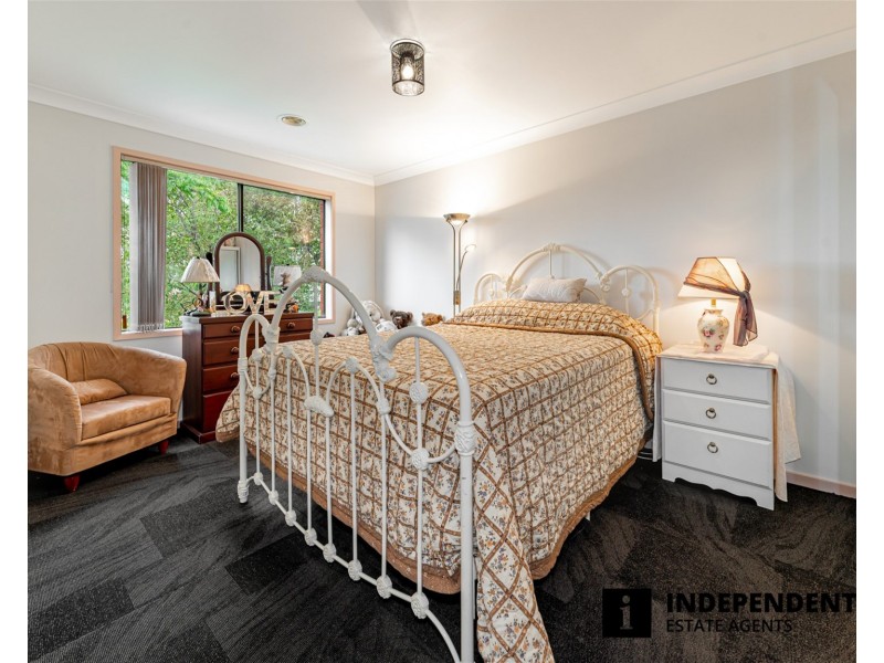 11 Scarborough Avenue, Cranbourne West VIC 3977