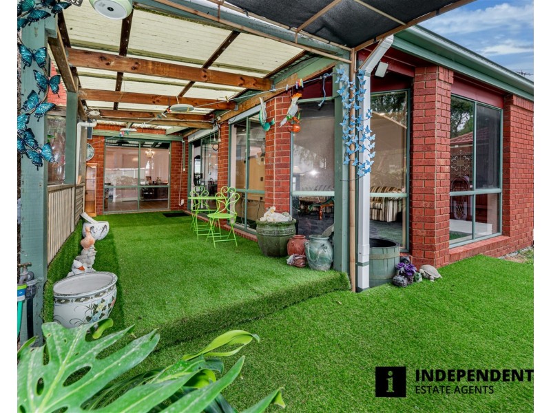 11 Scarborough Avenue, Cranbourne West VIC 3977