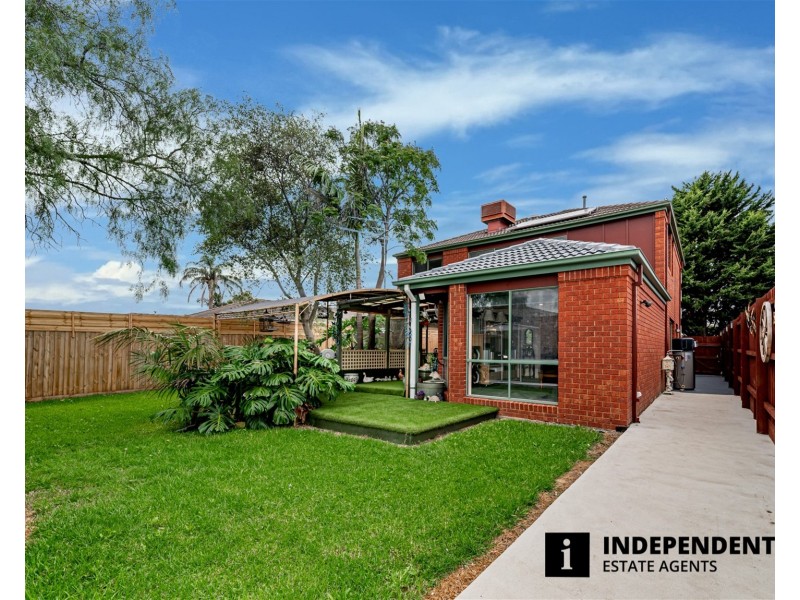 11 Scarborough Avenue, Cranbourne West VIC 3977