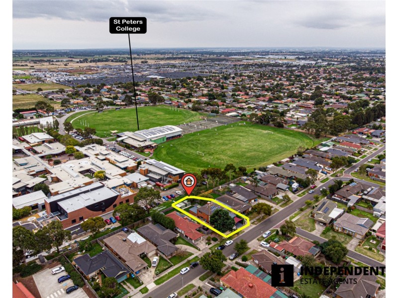 11 Scarborough Avenue, Cranbourne West VIC 3977