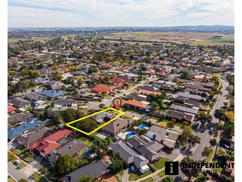 6 Wildwood Court, Cranbourne North VIC 3977