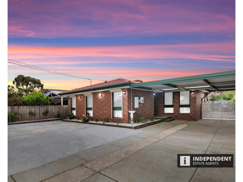 8  Stafford Street, Melton South VIC 3338