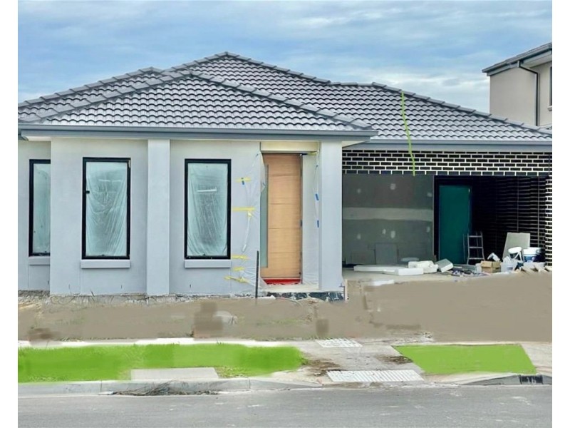 16  Magenta street, Clyde North VIC 3978