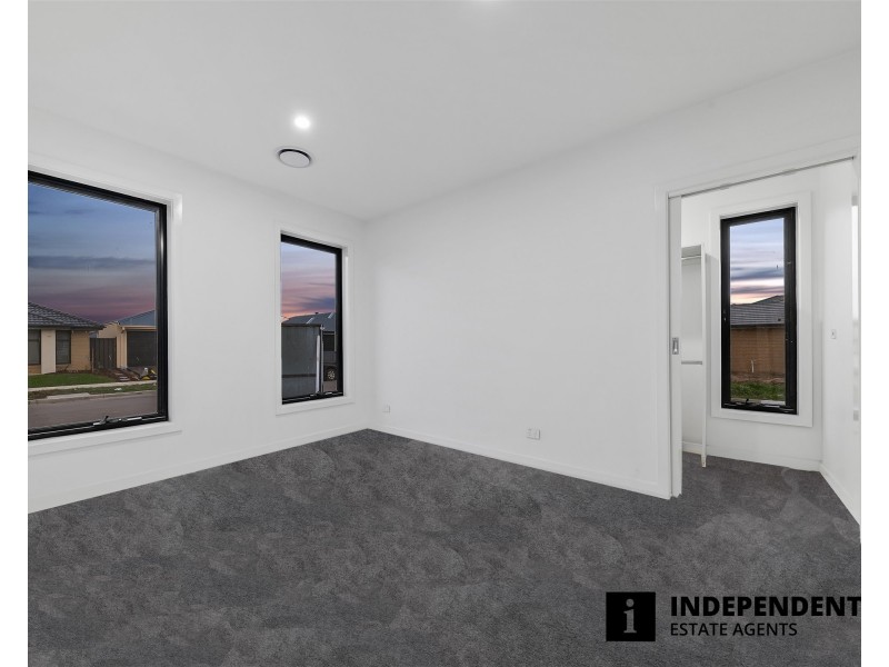 16  Magenta street, Clyde North VIC 3978