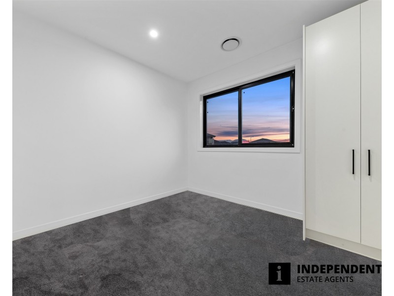 16  Magenta street, Clyde North VIC 3978