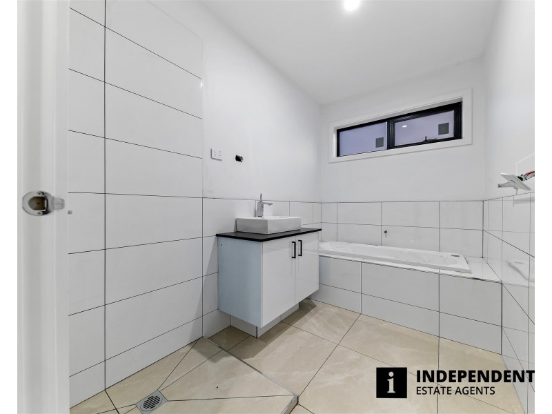 16  Magenta street, Clyde North VIC 3978