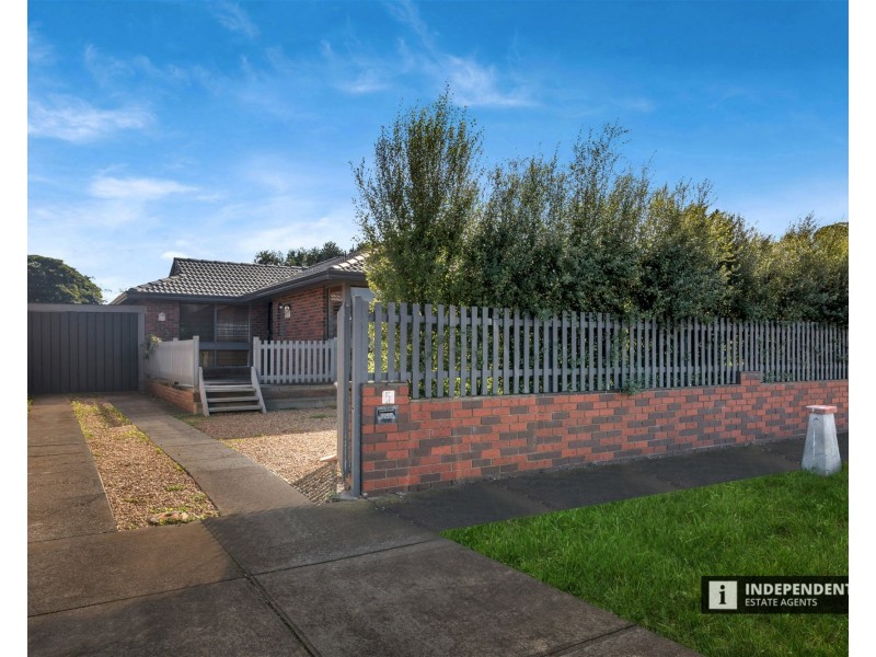 5  Flinders Road, Melton South VIC 3338